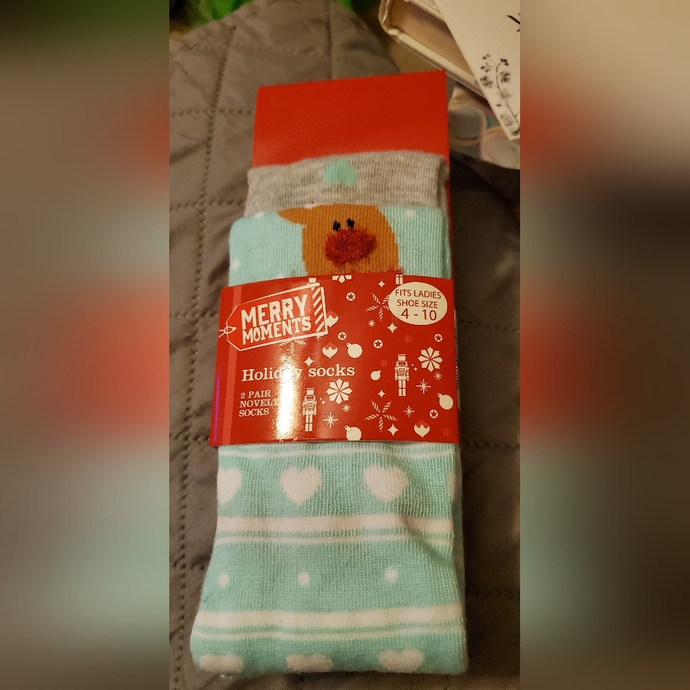 Merry Moments Ladies Holiday Socks NWT Fits Shoe Size 4 to 10
